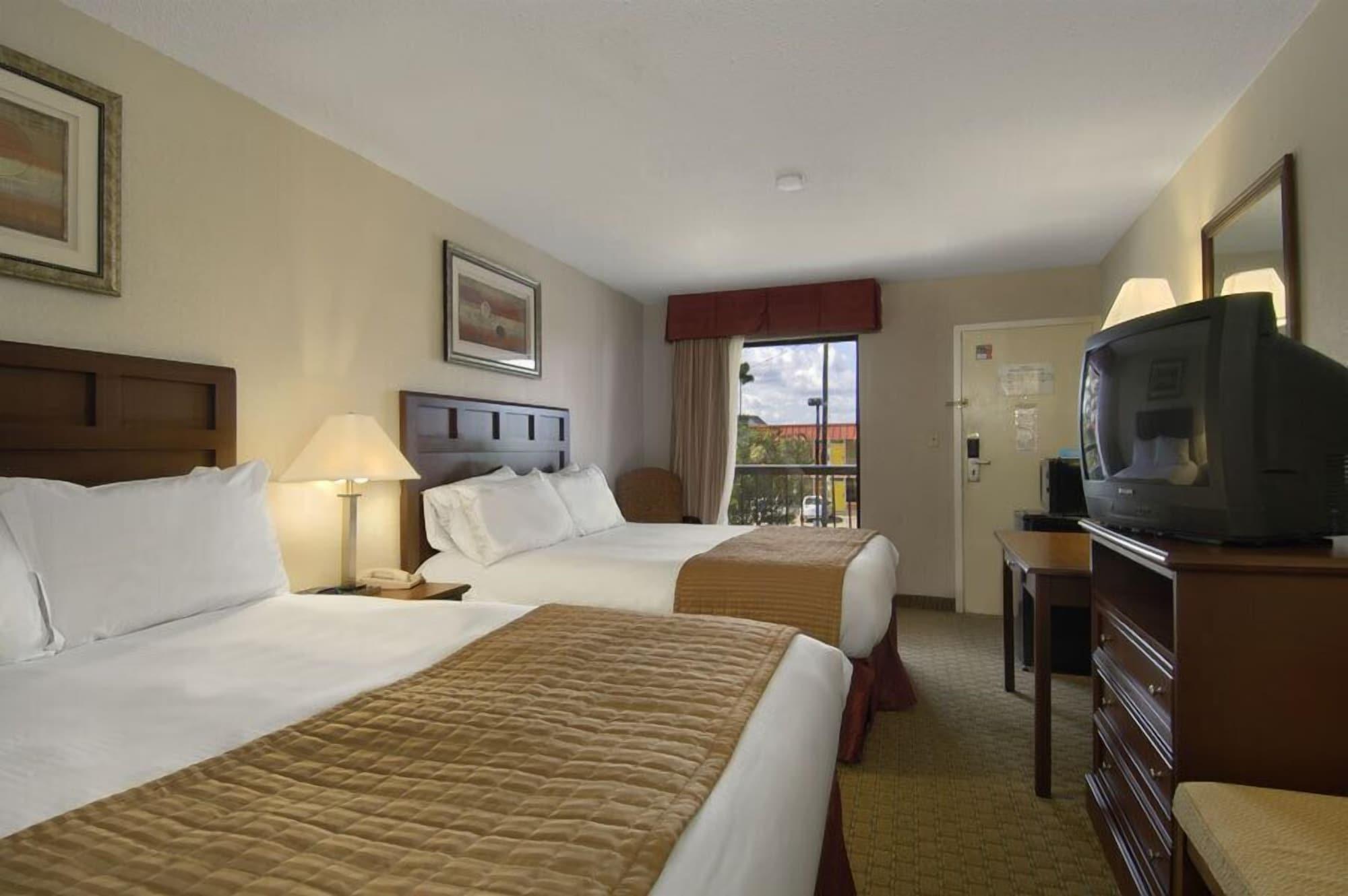Baymont By Wyndham Mobile/ I-65 Hotel Exterior photo