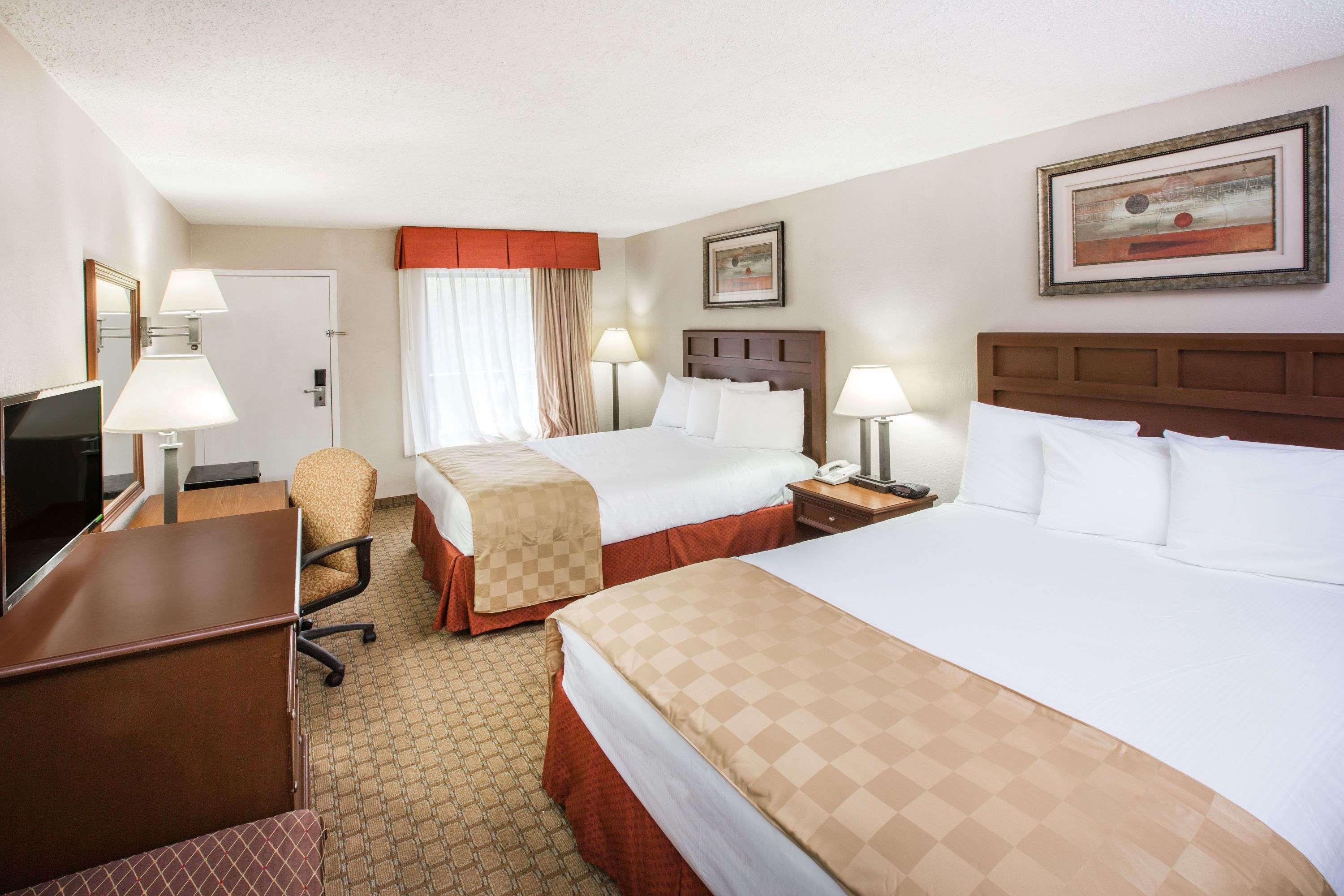 Baymont By Wyndham Mobile/ I-65 Hotel Exterior photo