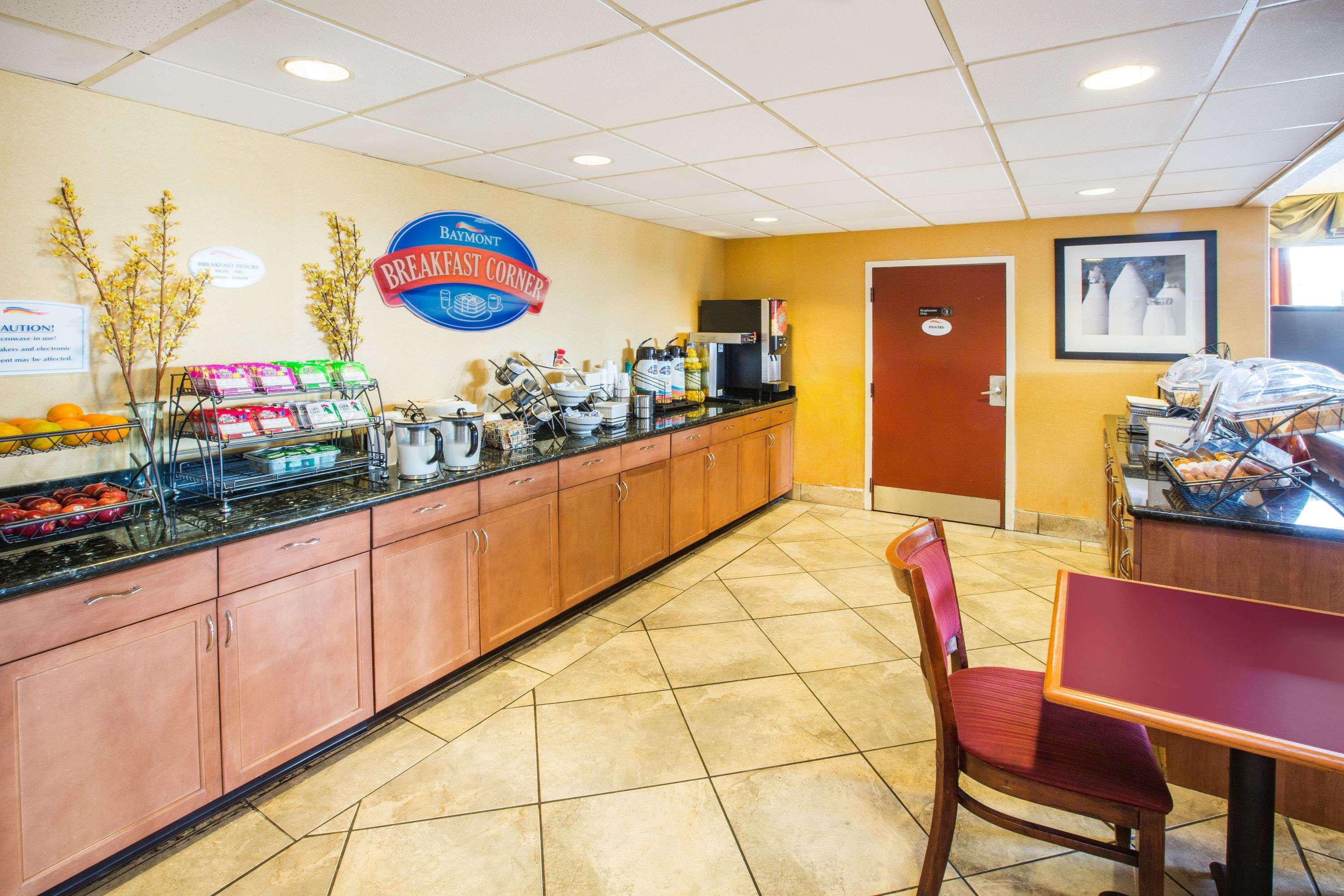 Baymont By Wyndham Mobile/ I-65 Hotel Exterior photo