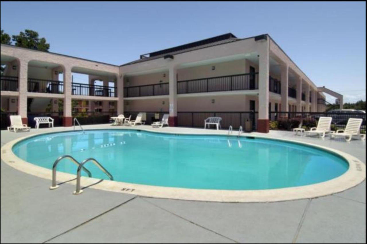 Baymont By Wyndham Mobile/ I-65 Hotel Exterior photo